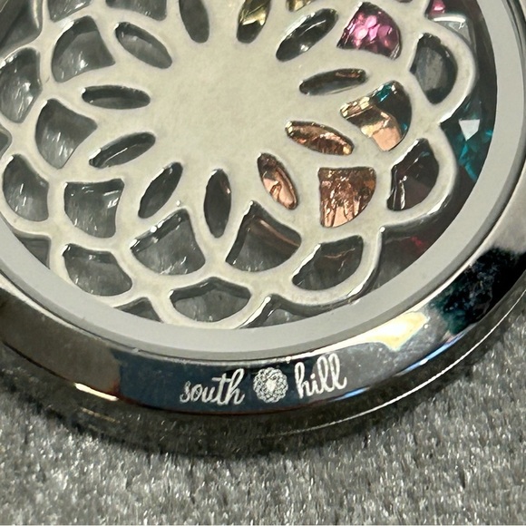 SOUTH Hill designs silver tone locket pendant necklace - Picture 4 of 9